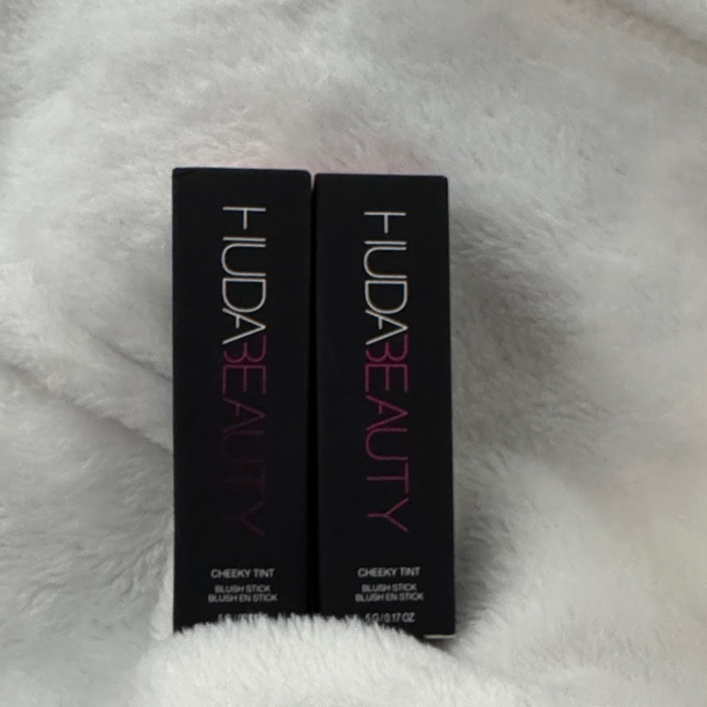 HUDA BEAUTY Cheeky Tint Blush Stick - Coral Cutie bundle